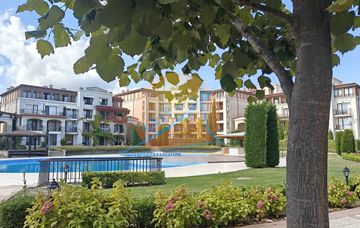 Sozopol, Zielone życie. Umeblowane trzypokojowe mieszkanie z tarasem z widokiem na okrągły basen, dokumenty gotowe do transakcji!