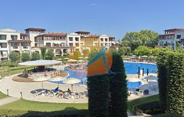 Sozopol, Zielone życie. Umeblowane trzypokojowe mieszkanie z tarasem z widokiem na okrągły basen, dokumenty gotowe do transakcji!