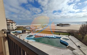 Lozenets, Oasis Beach Club, two-room furnished with direct sea view