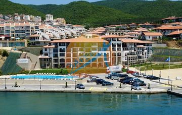 Арена (Arena), Диневи груп, Свети Влас