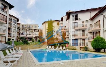 Компас (Compass), Диневи груп, Свети Влас