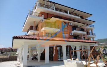 Coastal Dreams, pierwsza linia, Święty Włas