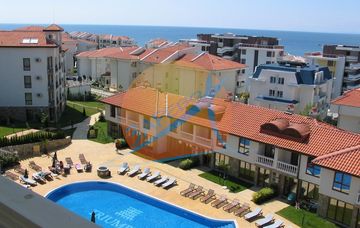 Триумф (Triumph), Свети Влас