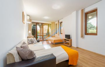 Sunny Beach, furnished two-room apartment on the ground floor with a pool view, Chateau Del Mar